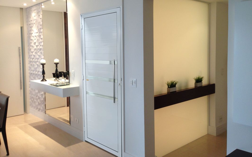 Porta Lambril Branca com Friso Ambientada
