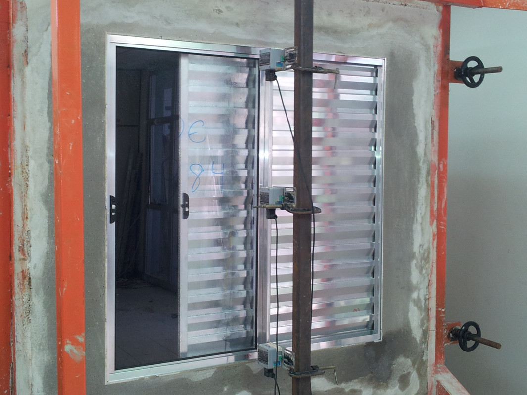 Veneziana de 3 Folhas durante ensaio de Pressão