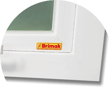 detalhe de acabamento com a etiqueta de identificação nos maxim-ares de PVC