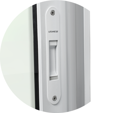 detalhe do fecho automático da janela Branco