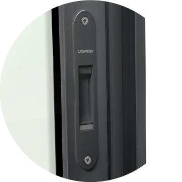 detalhe do fecho automático da janela integrada ou veneziana Preto