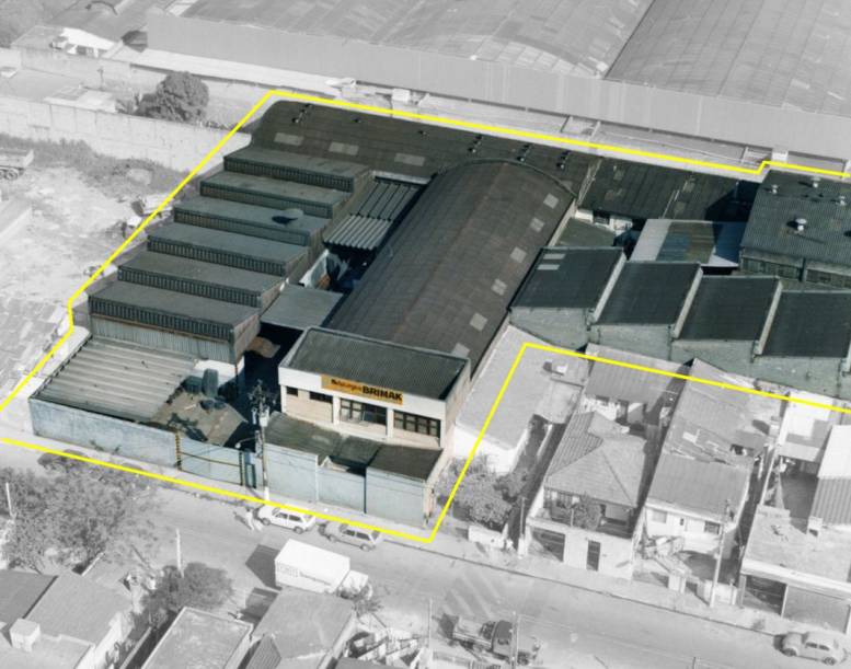 Consolidando-se em 1990, com quase 5.000 m² de área produtiva